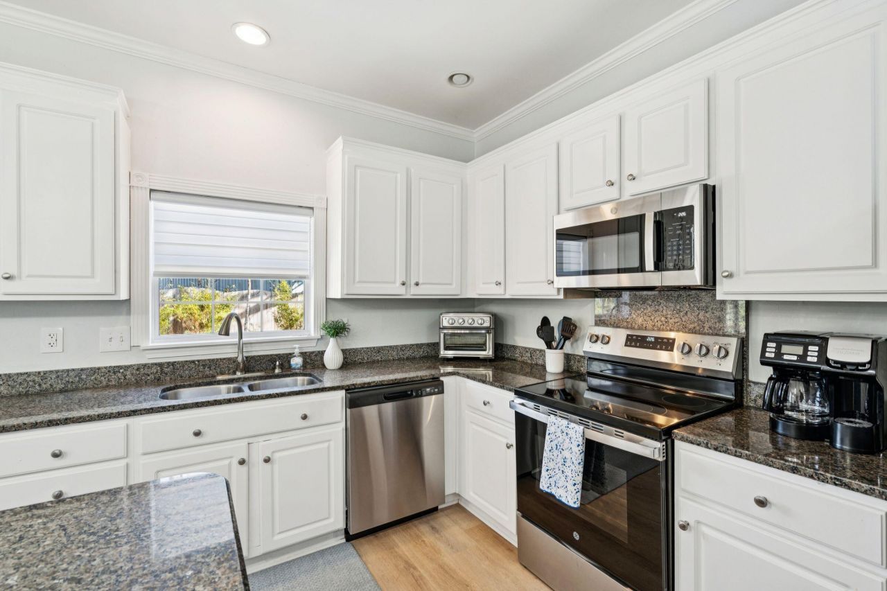 2730 Seastrand Lane Photo 14