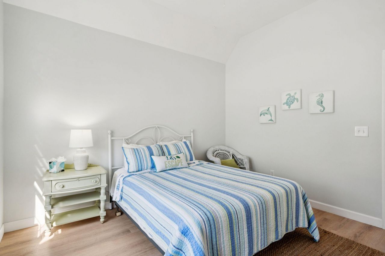 2730 Seastrand Lane Photo 24