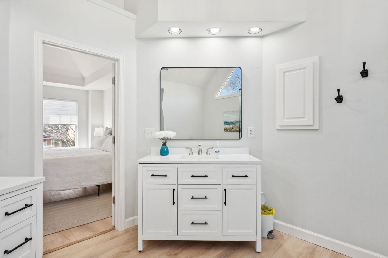 2730 Seastrand Lane Photo 31