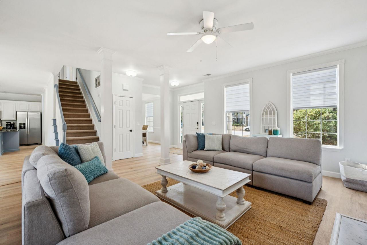 2730 Seastrand Lane Photo 6