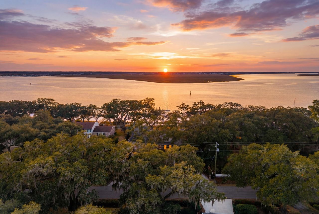 111 Riverland Drive Photo 6