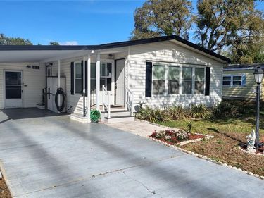 25039 PINE HILL, LEESBURG, FL 34748