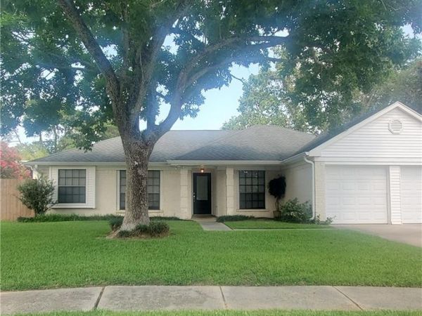 812 N LAKE VERRET Court, Slidell, LA 70461