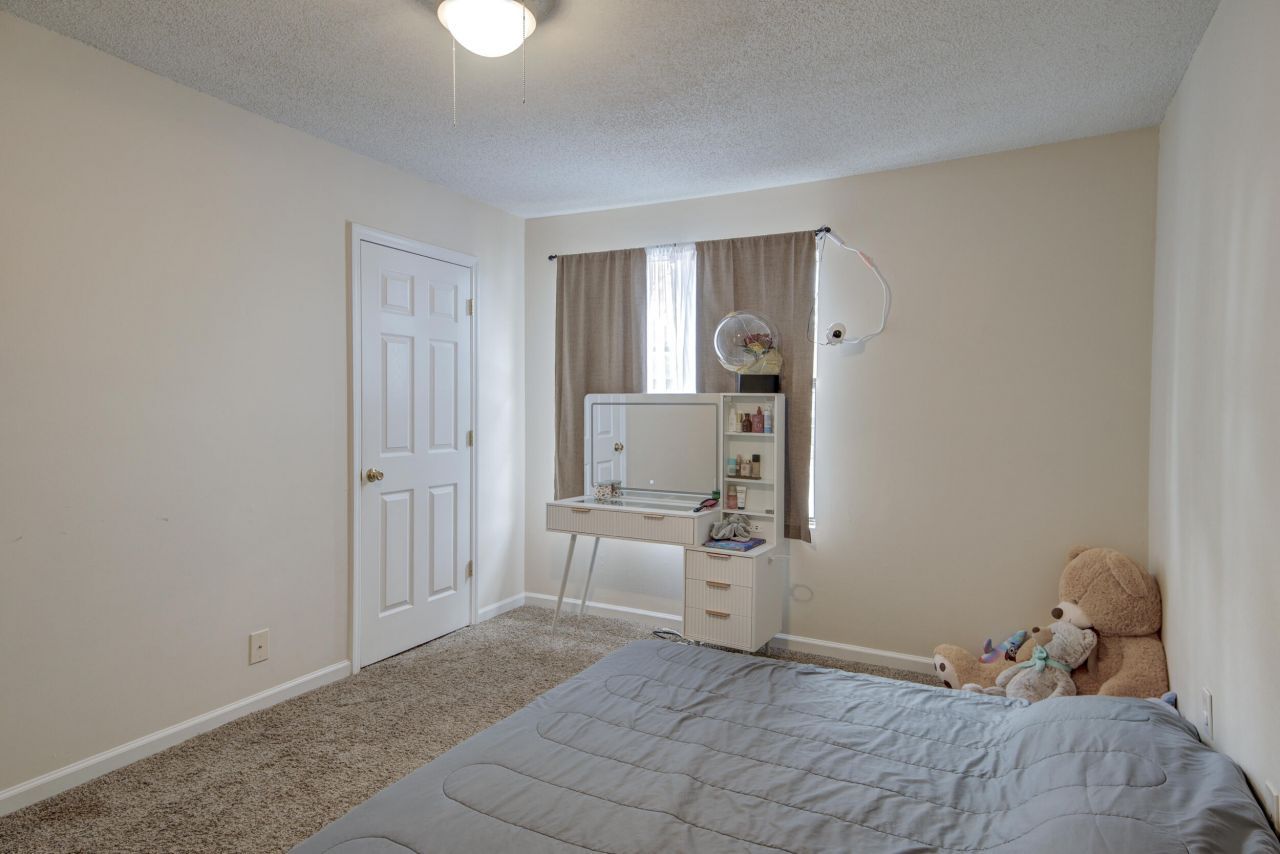 6240 Lucille Drive Photo 12