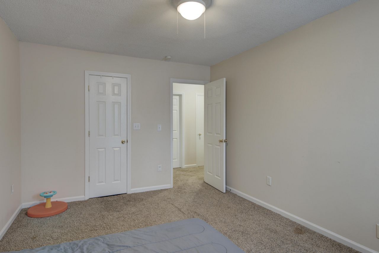 6240 Lucille Drive Photo 13