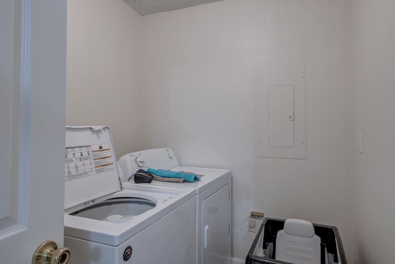 6240 Lucille Drive Photo 18