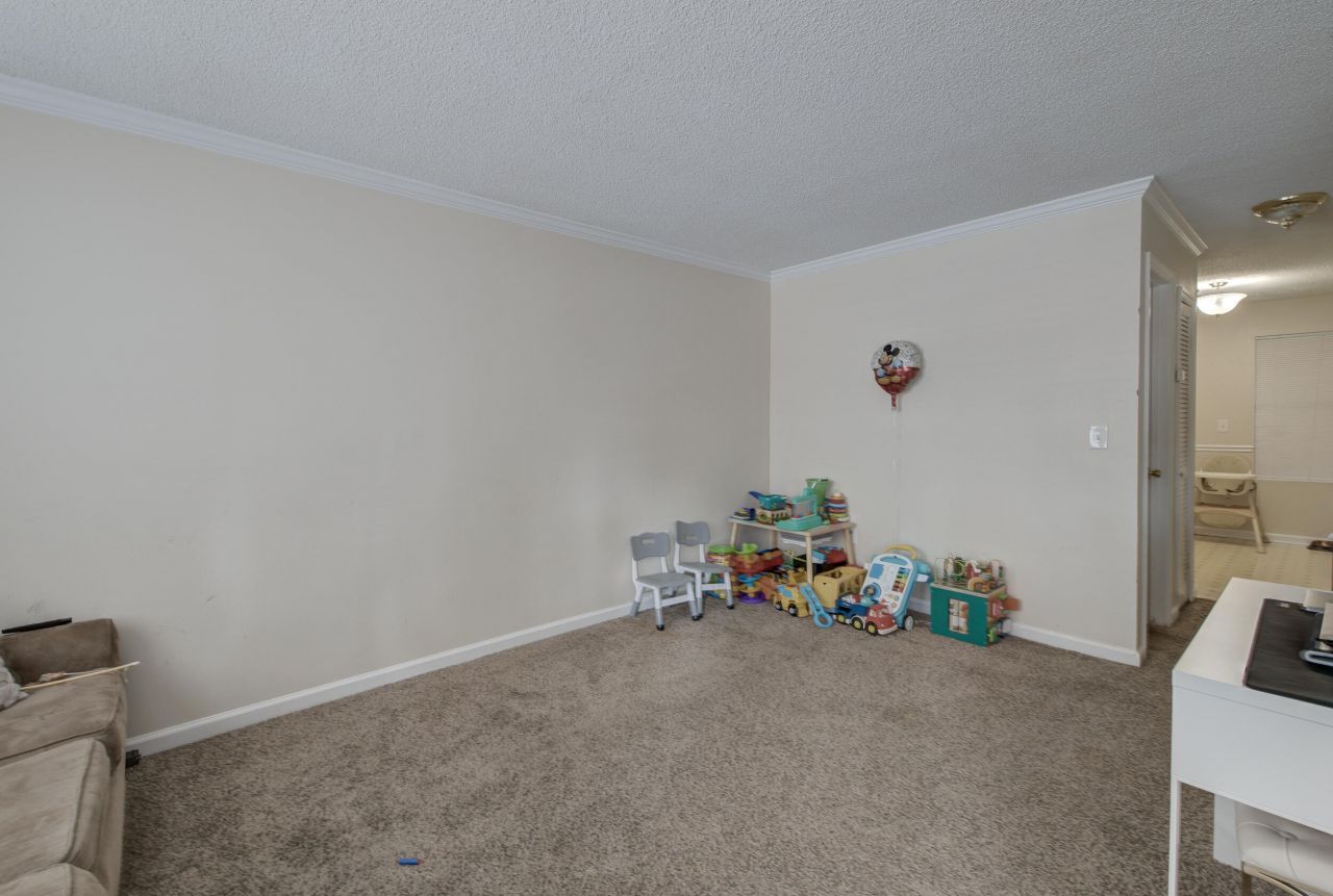 6240 Lucille Drive Photo 5