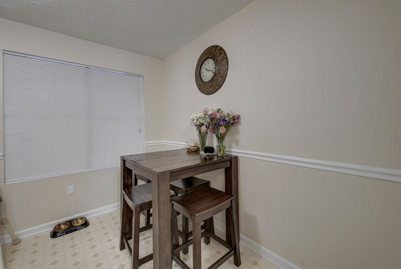 6240 Lucille Drive Photo 8