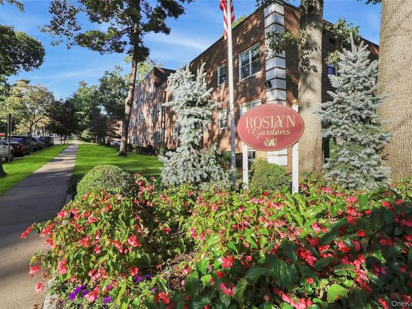 3 Edward Streets, Unit 1 G, Roslyn Heights, NY 11577