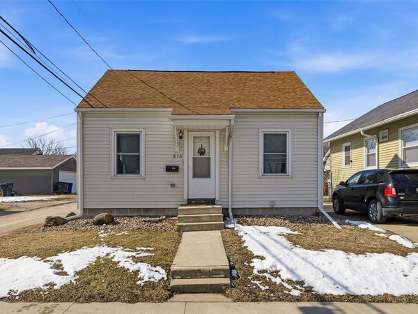 816 10th Street NW, Cedar Rapids, IA 52405