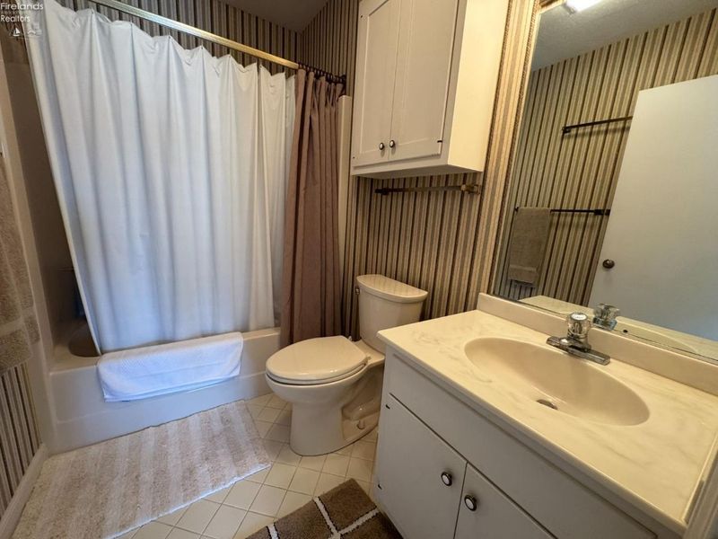 3305 N Stonehouse Drive, Unit 7, Port Clinton, OH 43452 Photo 13