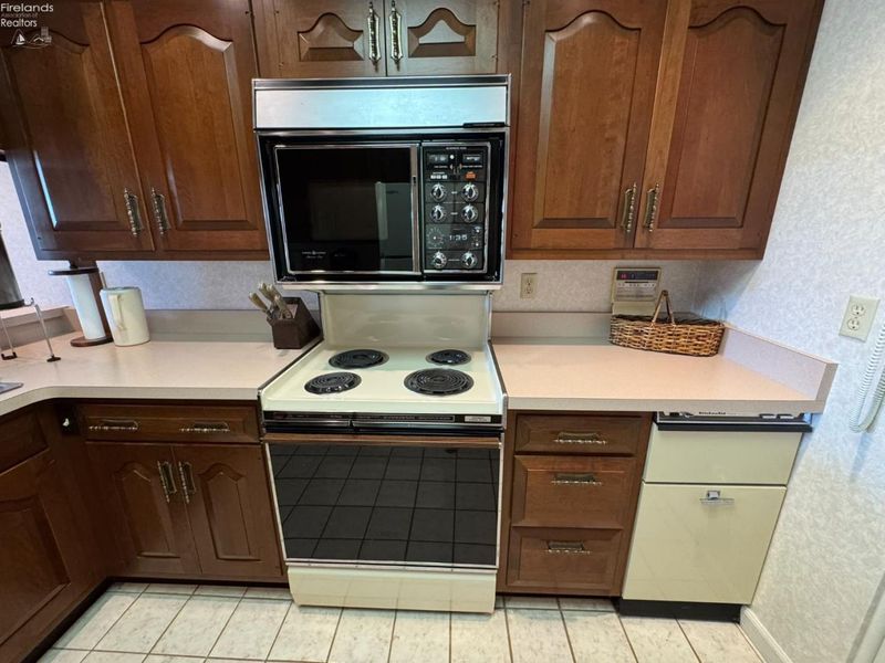 3305 N Stonehouse Drive, Unit 7, Port Clinton, OH 43452 Photo 6