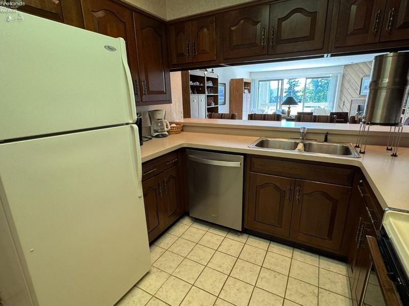 3305 N Stonehouse Drive, Unit 7, Port Clinton, OH 43452 Photo 7