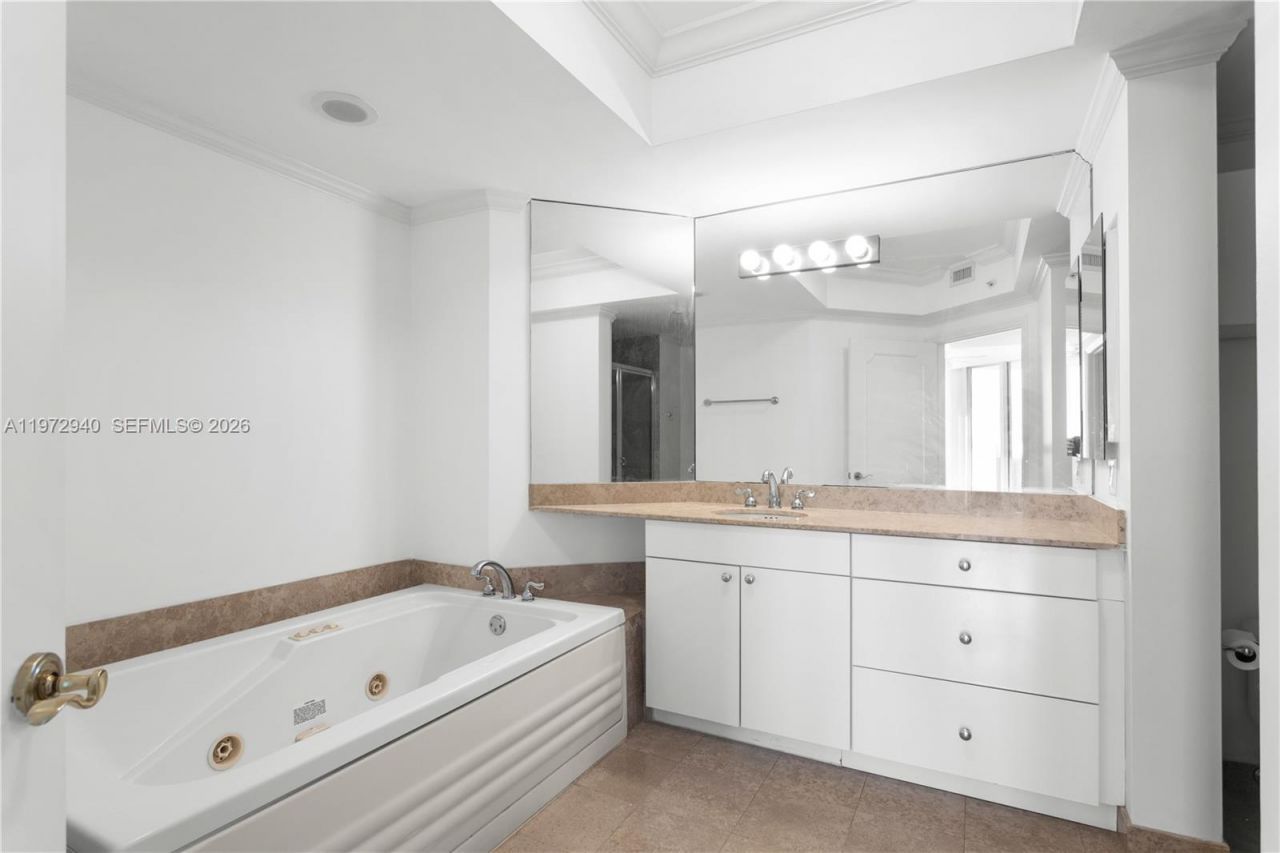 4775 Collins Ave, Unit 1006, Miami Beach, FL 33140 Photo