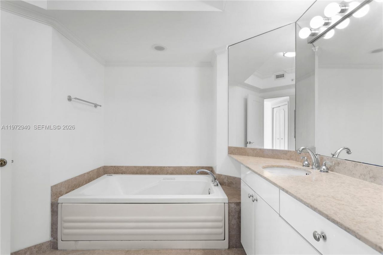 4775 Collins Ave, Unit 1006, Miami Beach, FL 33140 Photo