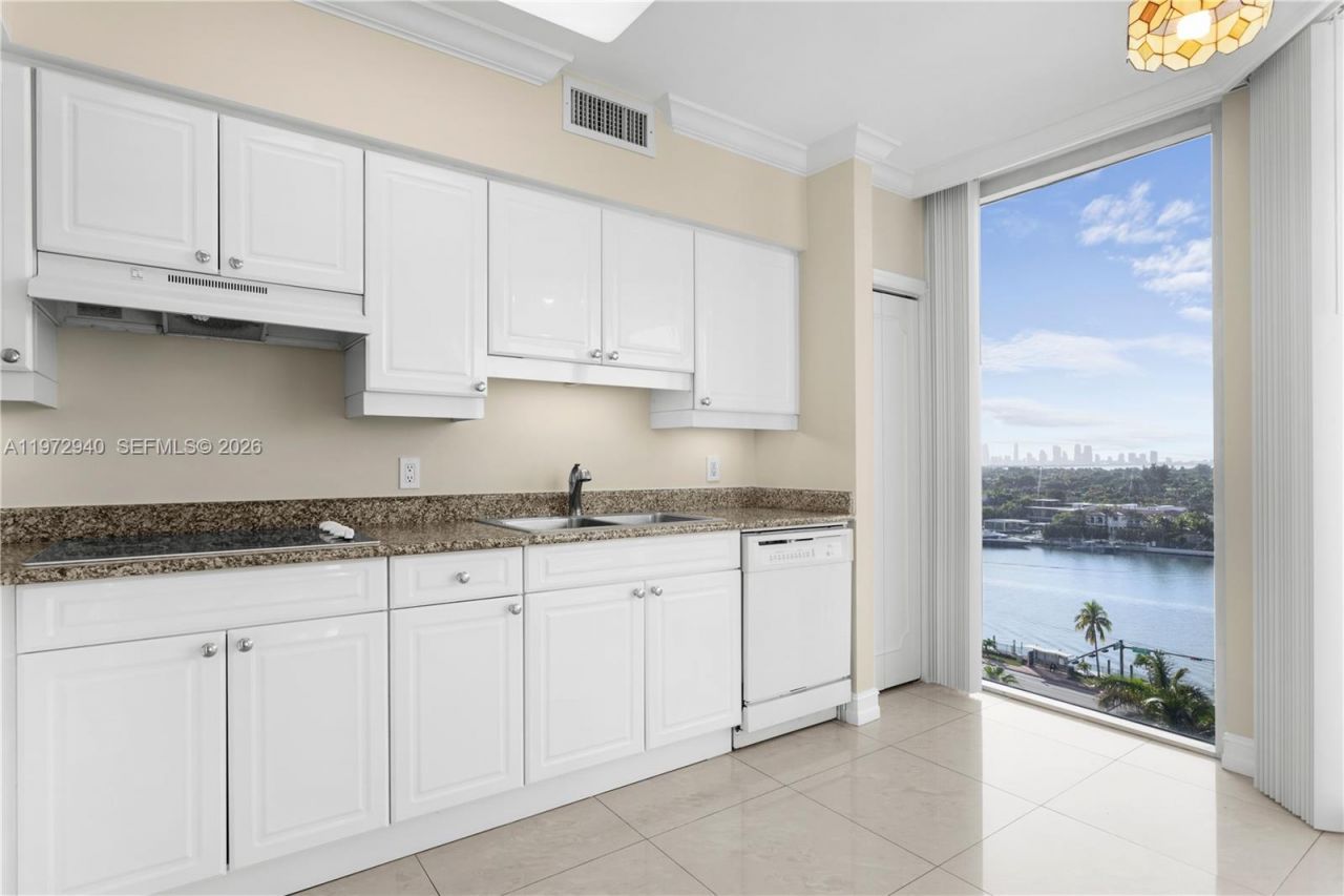 4775 Collins Ave, Unit 1006, Miami Beach, FL 33140 Photo