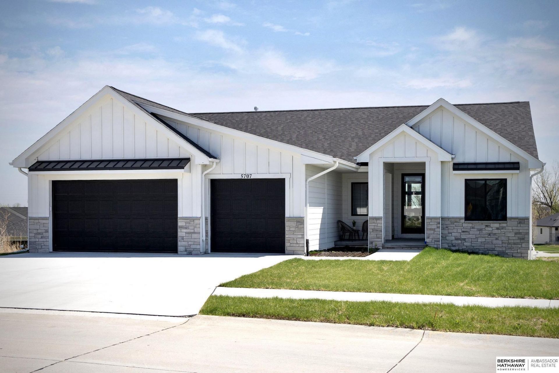 5707 N 209th Street, Elkhorn, NE 68022 Main Photo
