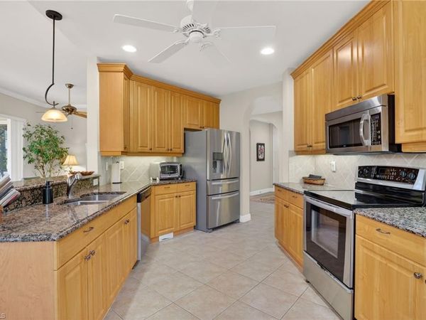 5581 Berkshire DR, Unit 101, FORT MYERS, FL 33912
