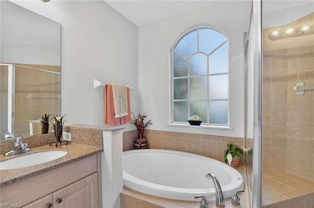 5581 Berkshire Dr, Unit 101, Fort Myers, FL 33912 Photo