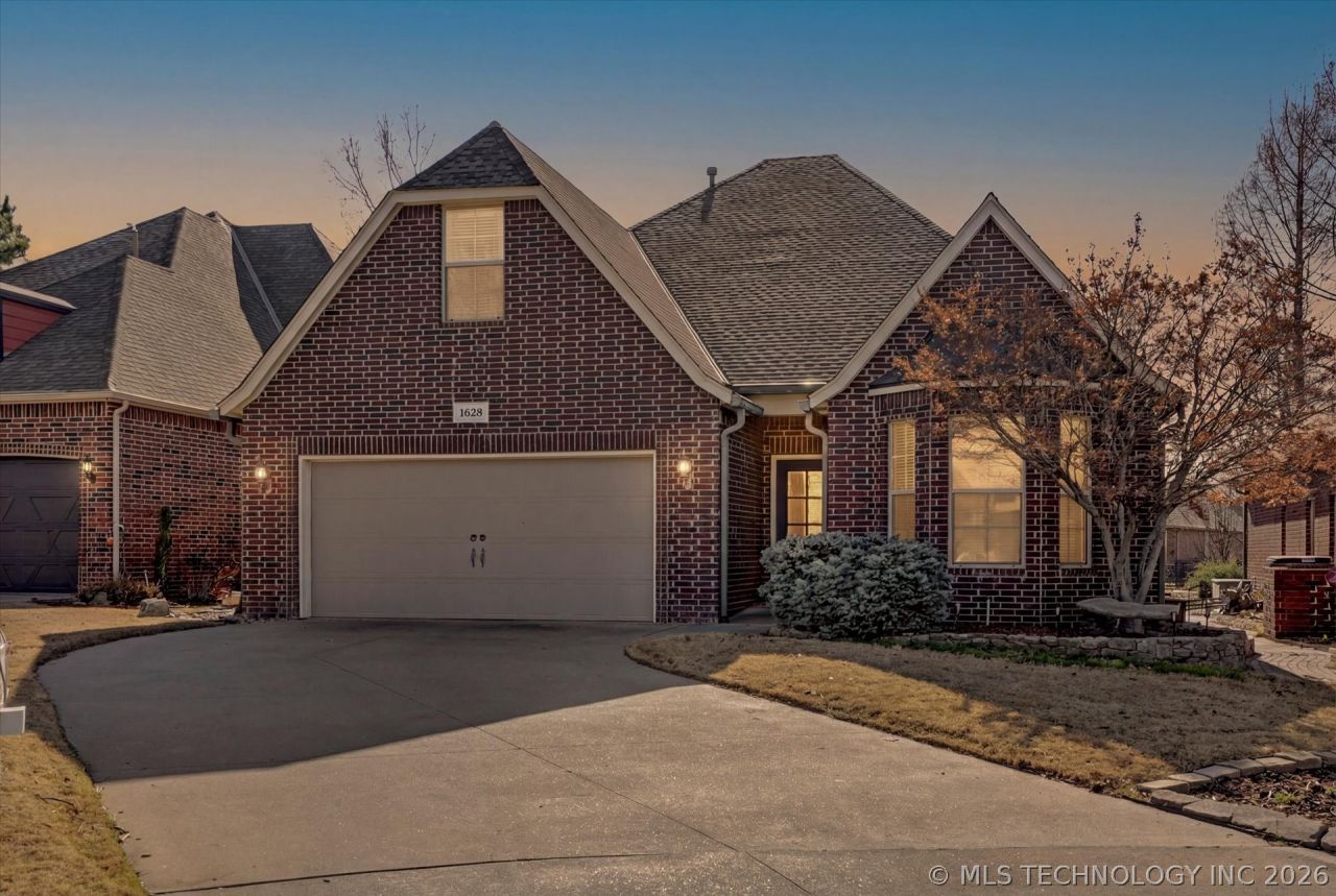 1639 W Plymouth Place, Broken Arrow, OK 74012 Main Photo