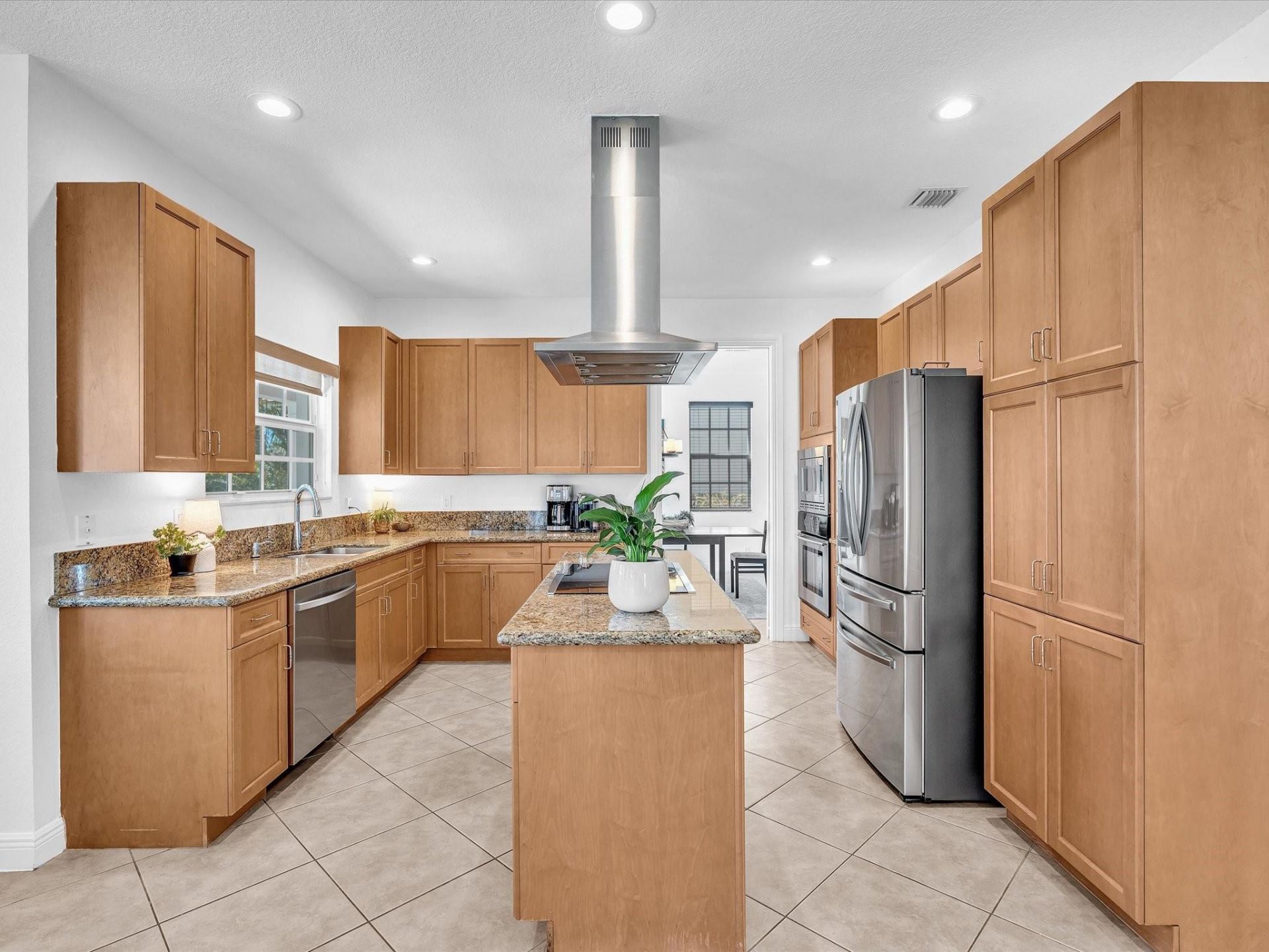 6806 Lakeside Circle, Davie, FL 33314 Photo