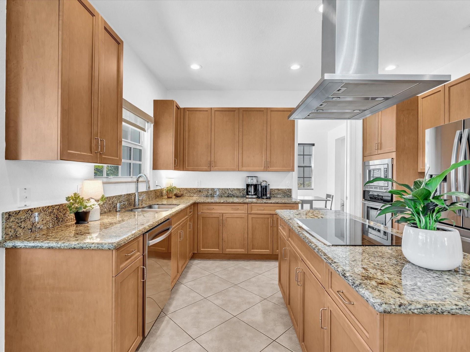 6806 Lakeside Circle, Davie, FL 33314 Photo