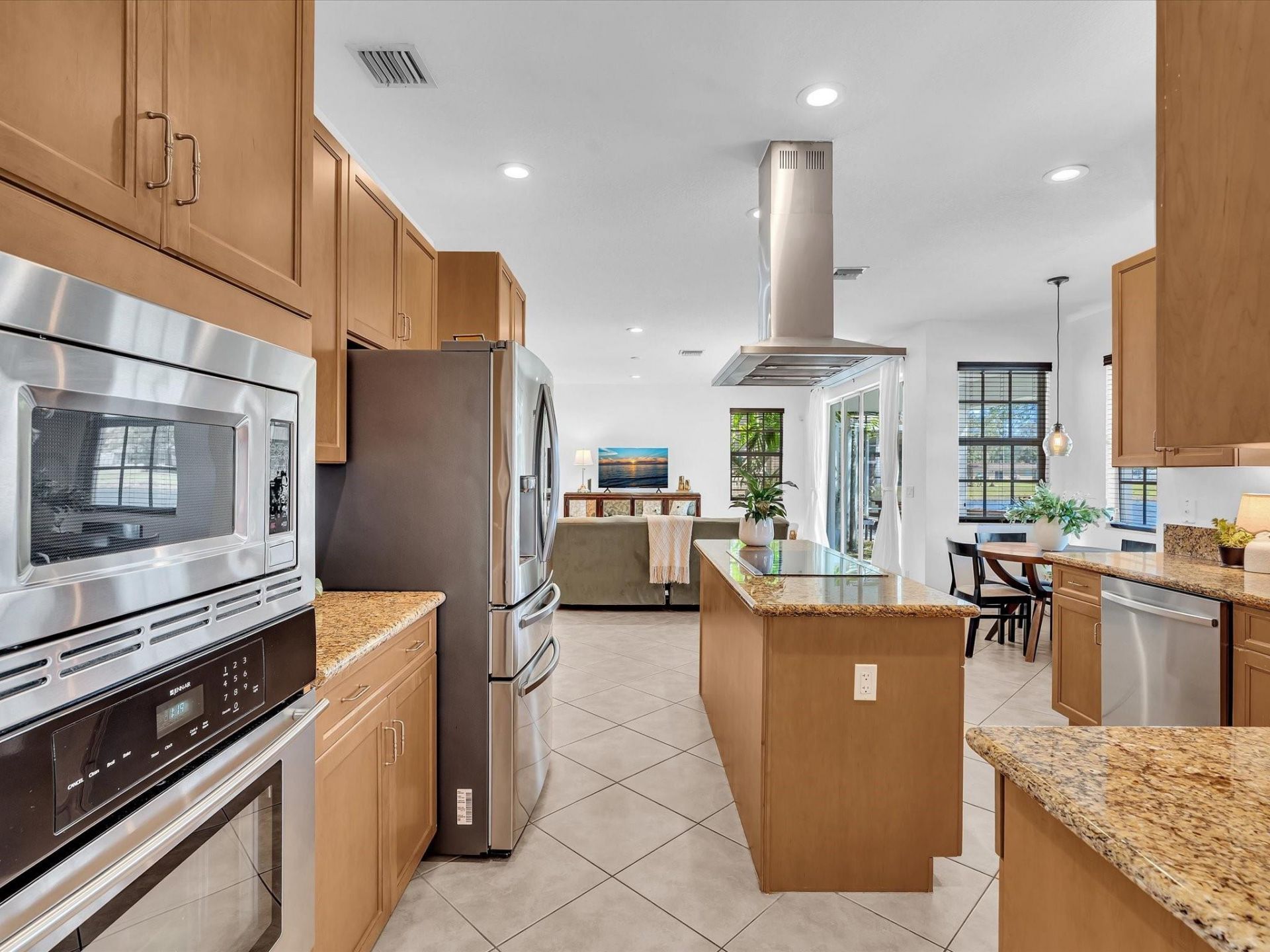 6806 Lakeside Circle, Davie, FL 33314 Photo