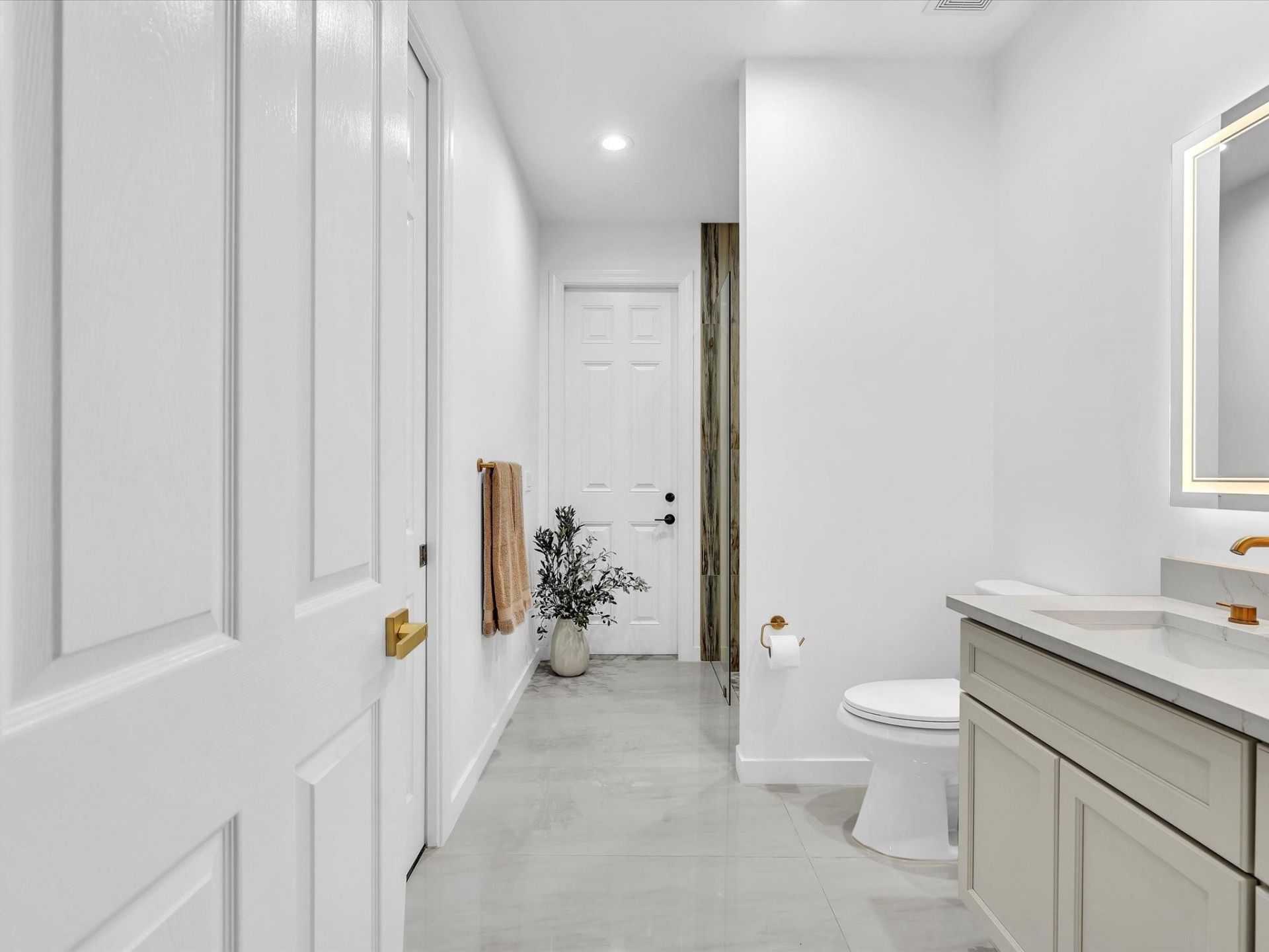 6806 Lakeside Circle, Davie, FL 33314 Photo