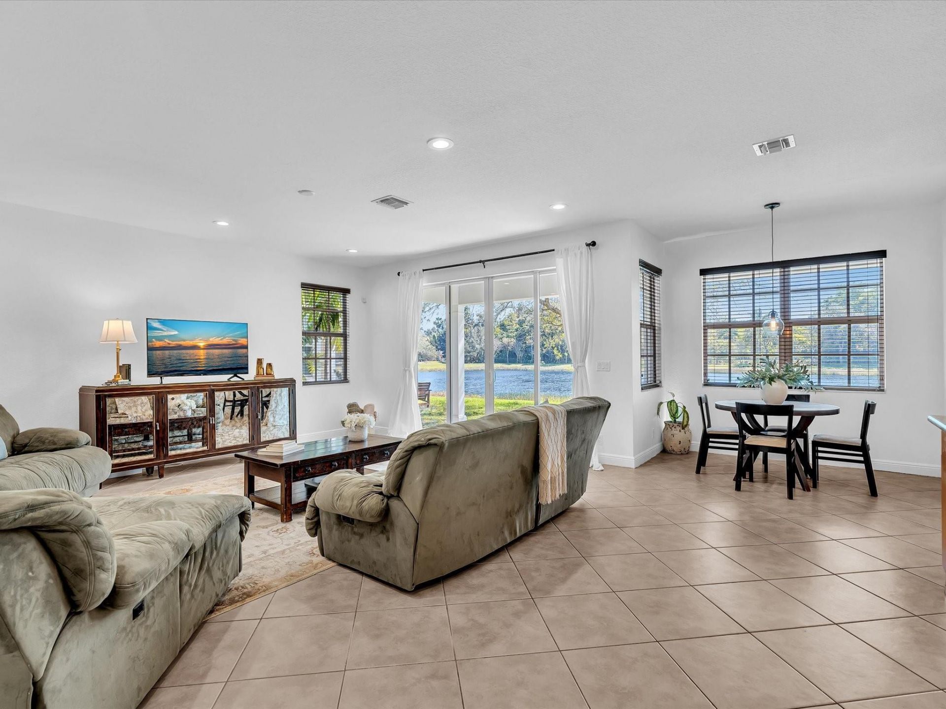 6806 Lakeside Circle, Davie, FL 33314 Photo