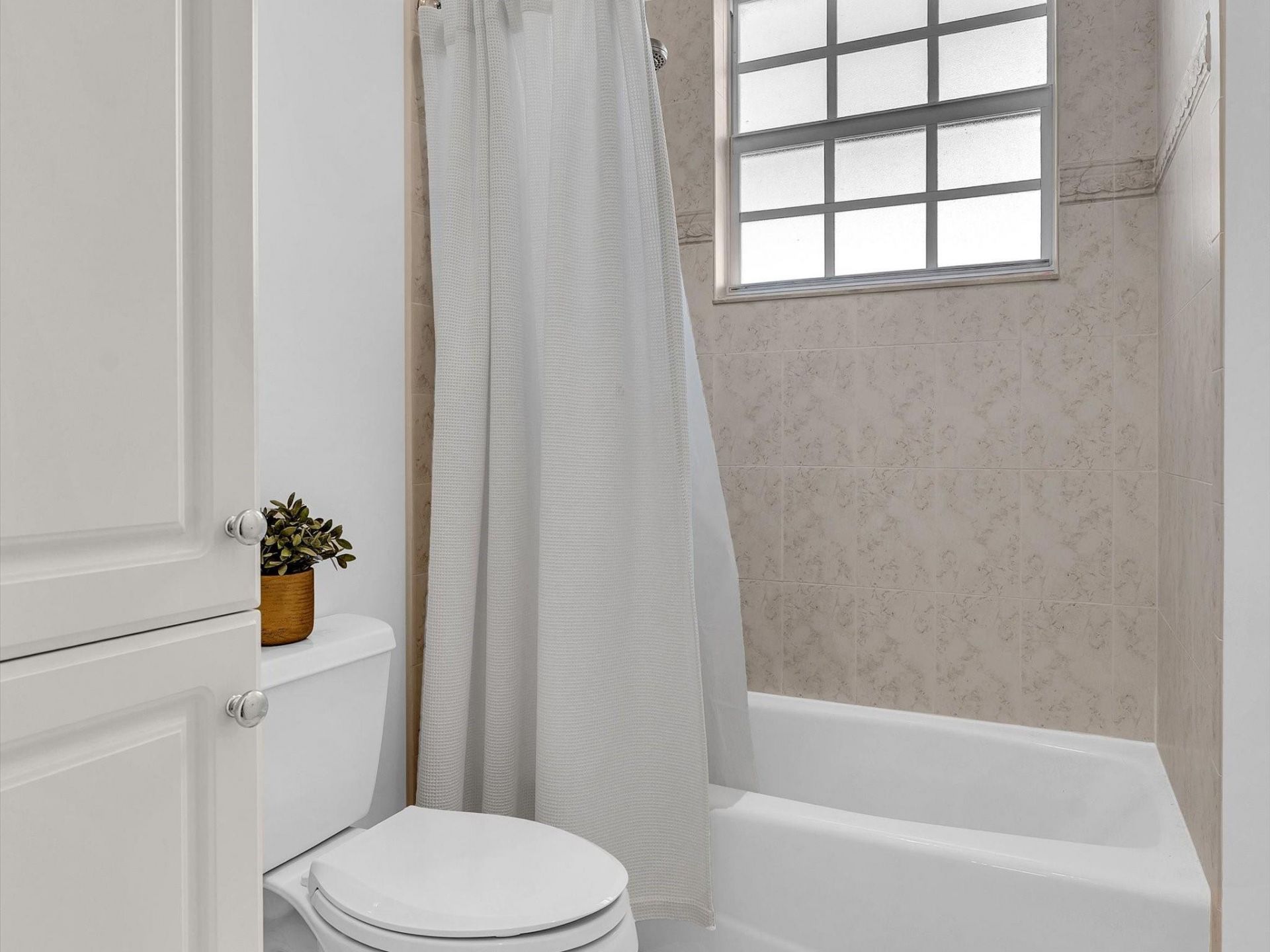 6806 Lakeside Circle, Davie, FL 33314 Photo