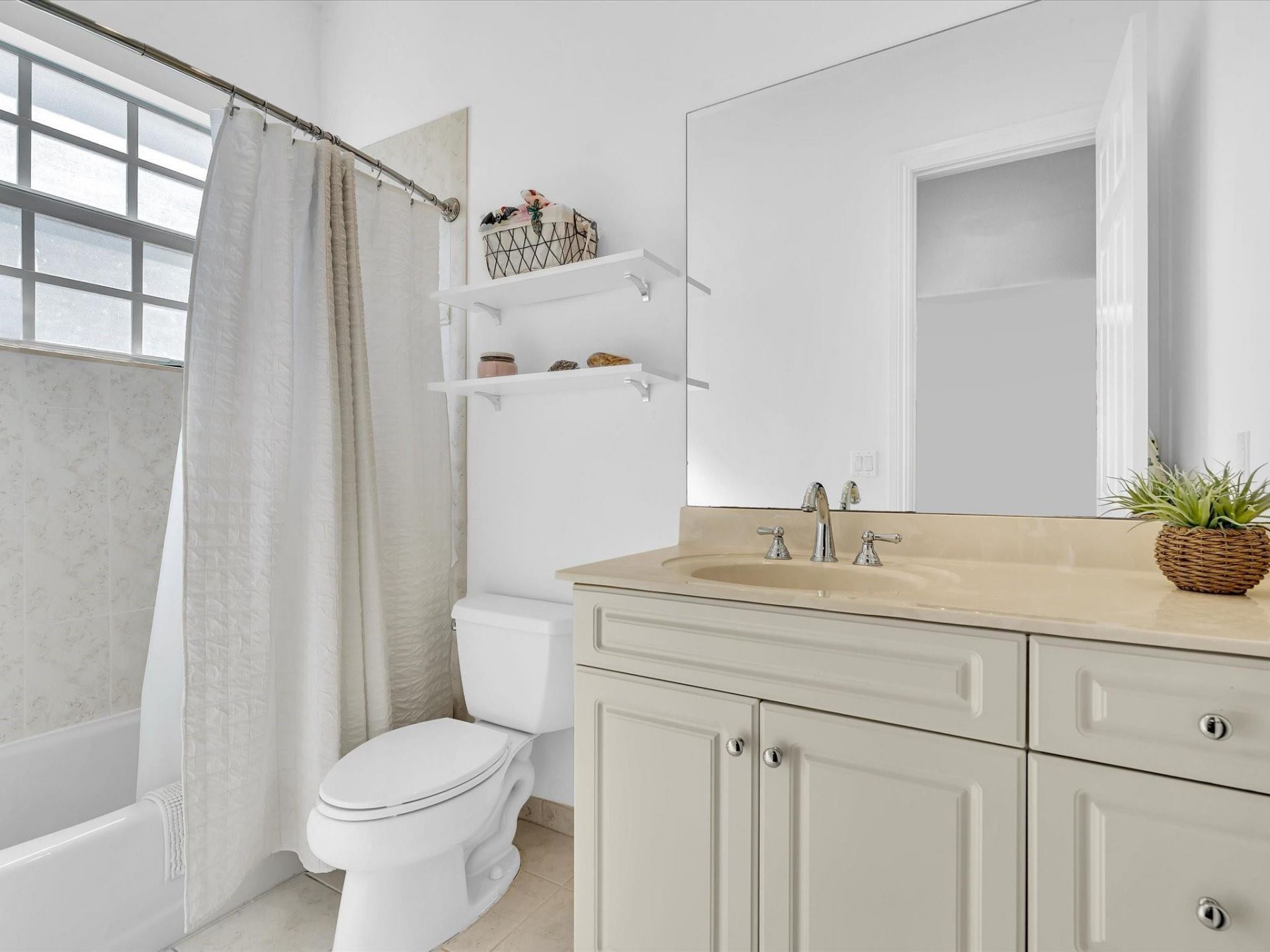 6806 Lakeside Circle, Davie, FL 33314 Photo