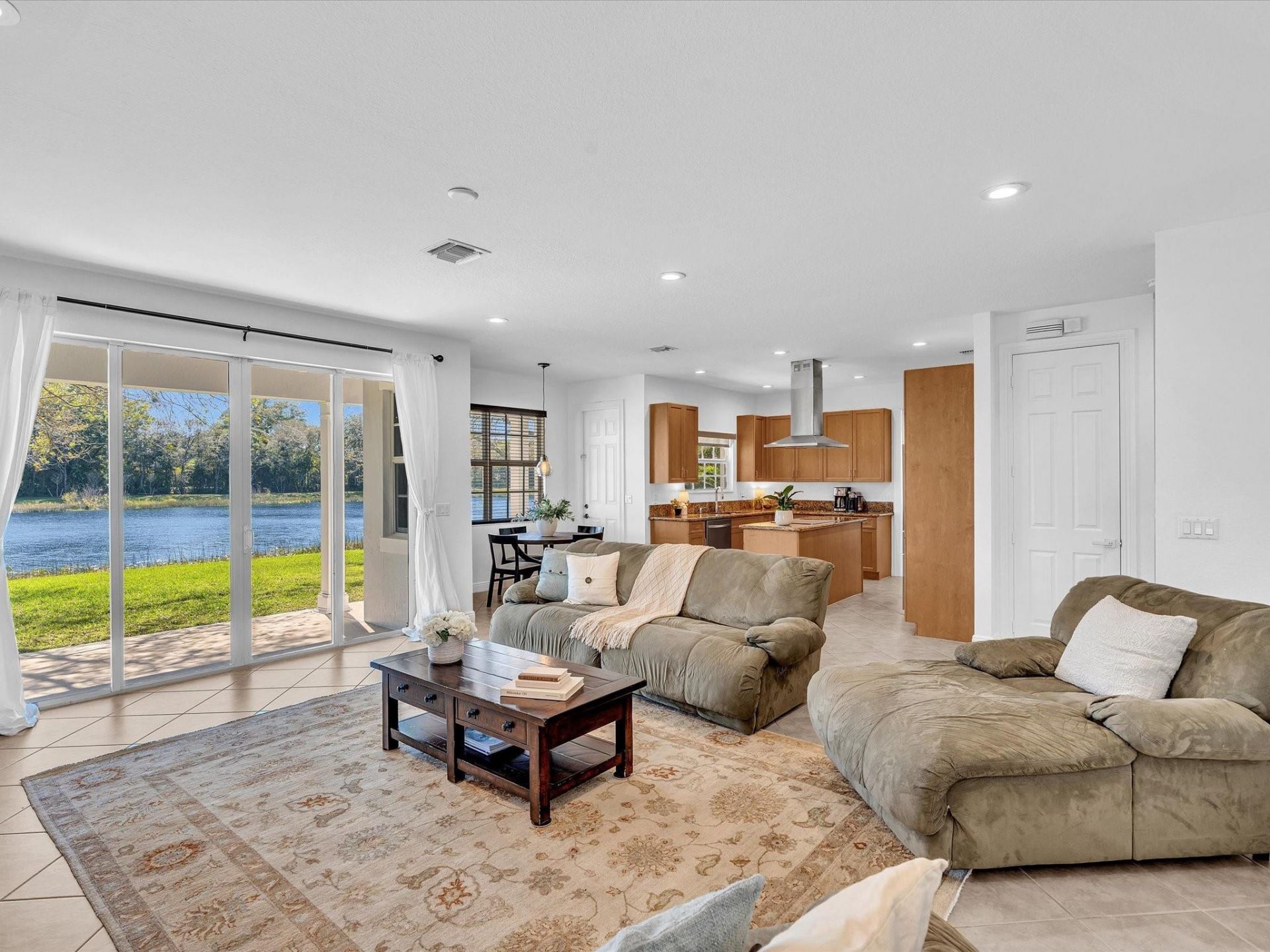 6806 Lakeside Circle, Davie, FL 33314 Photo