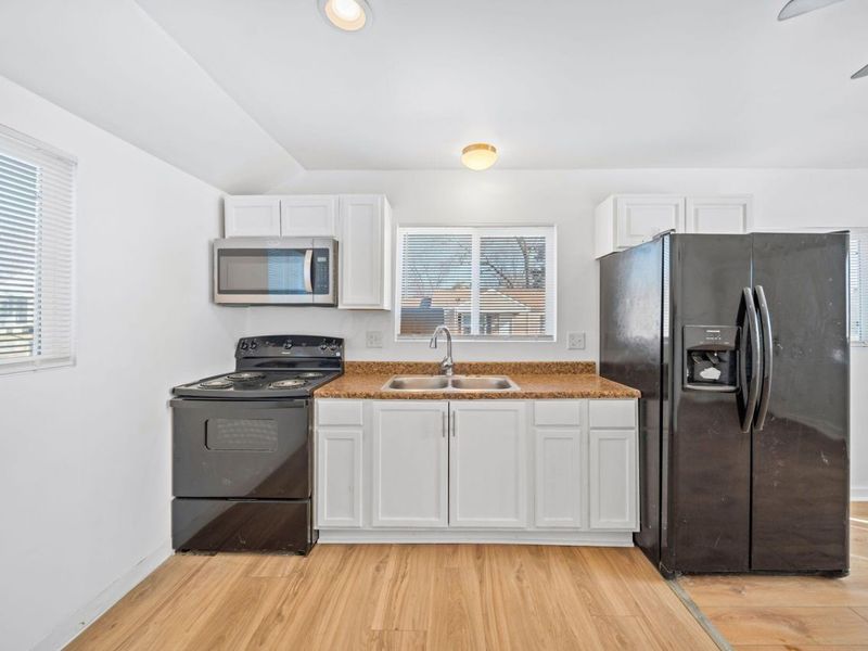 964 E Weber Road , Columbus, OH 43211 Photo 10