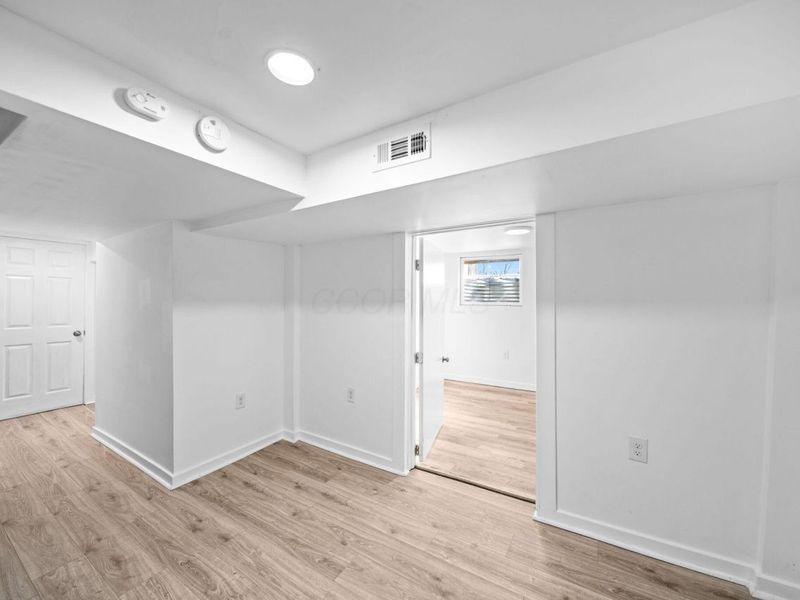 964 E Weber Road , Columbus, OH 43211 Photo 24