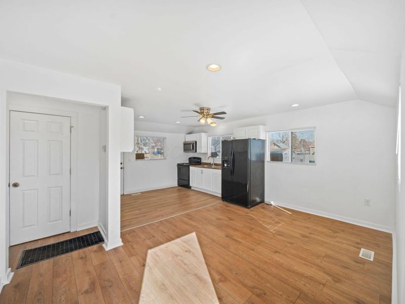 964 E Weber Road , Columbus, OH 43211 Photo 3