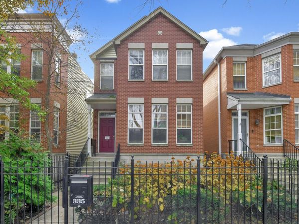 335 W Evergreen Avenue , Chicago, IL 60610