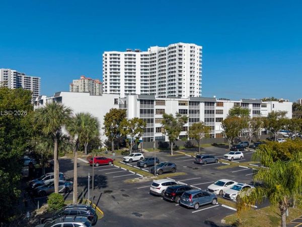 3350 NE 192nd St, Unit 5H-B, Aventura, FL 33180