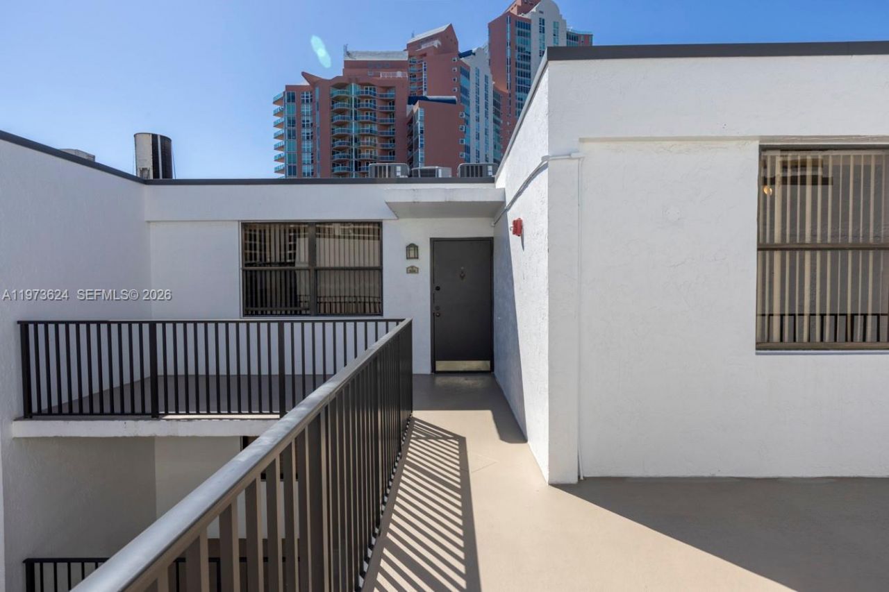 3350 NE 192nd St, Unit 5H-B, Aventura, FL 33180 Photo