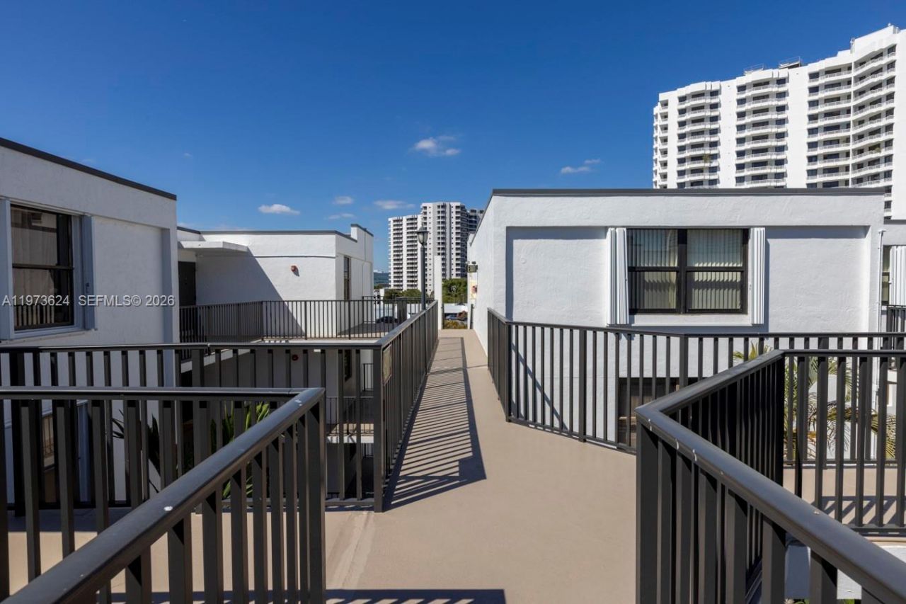 3350 NE 192nd St, Unit 5H-B, Aventura, FL 33180 Photo