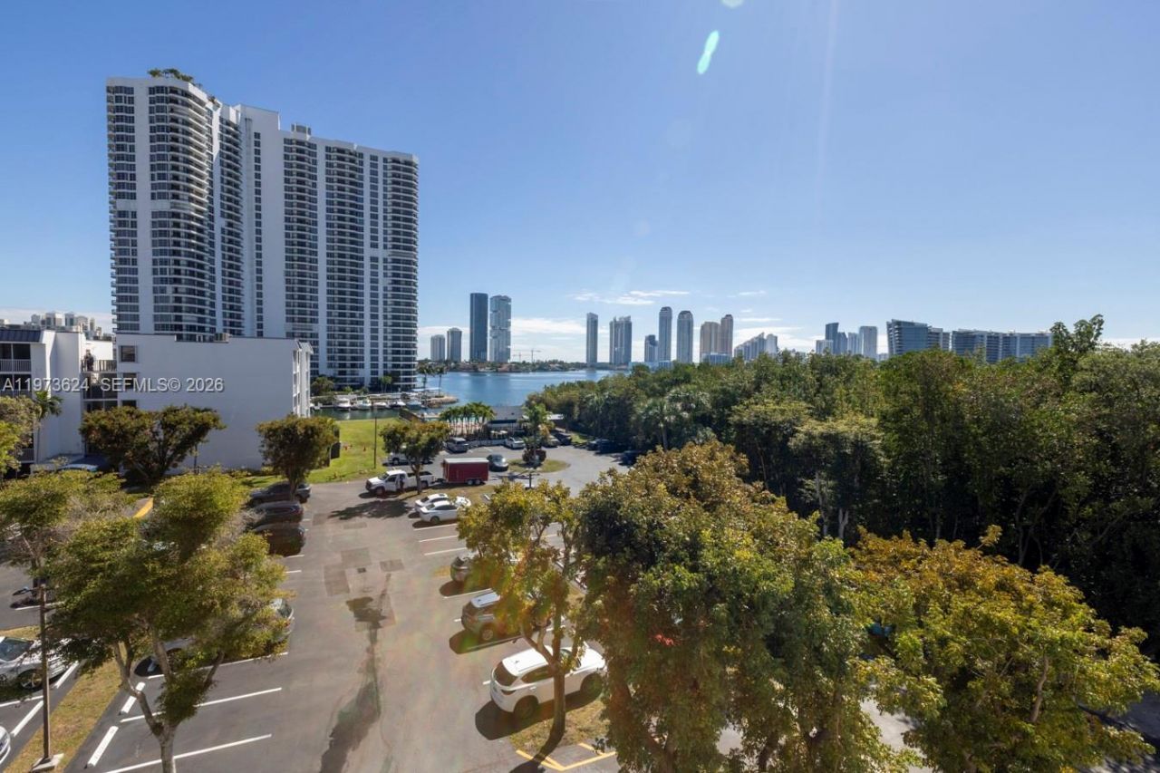 3350 NE 192nd St, Unit 5H-B, Aventura, FL 33180 Photo