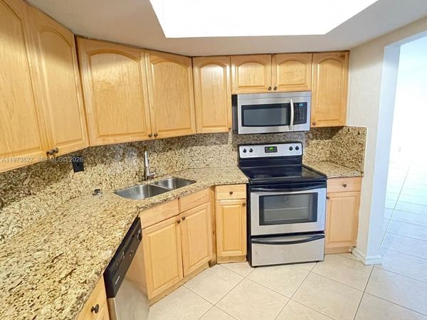 7410 SW 82nd St , Unit K202, Miami, FL 33143