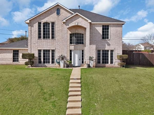745 Woodridge Drive , DeSoto, TX 75115
