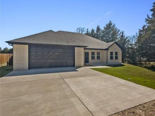 905 W Cardinal Street, Ector, TX 75439