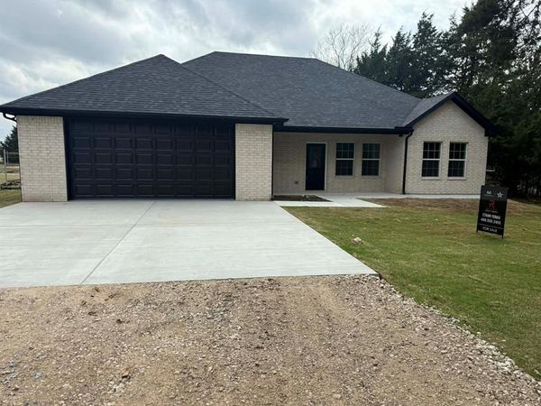 905 W Cardinal Street, Ector, TX 75439