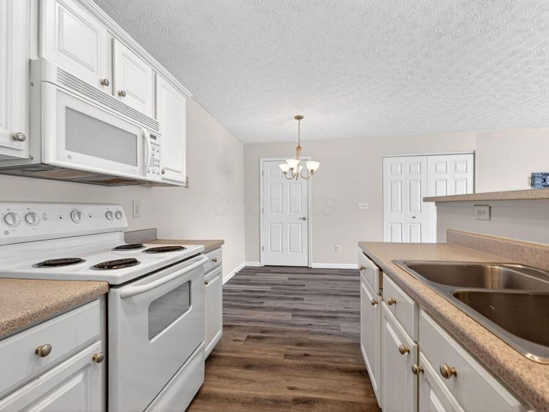 5488 Cypress Chase, Columbus, OH 43228 Photo 7