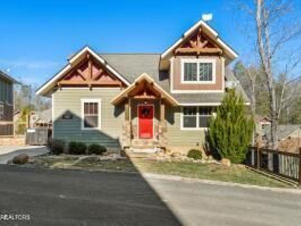 712 Still Hill Way, Gatlinburg, TN 37738