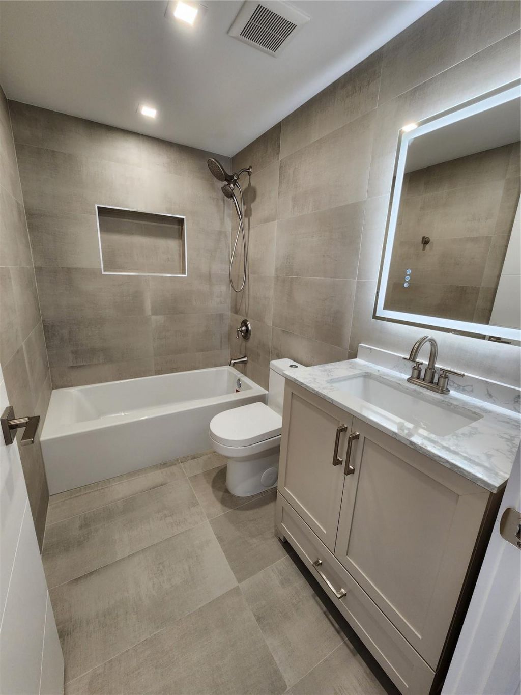 1720 Harrison Street, Unit 16b, Hollywood, FL 33020 Photo