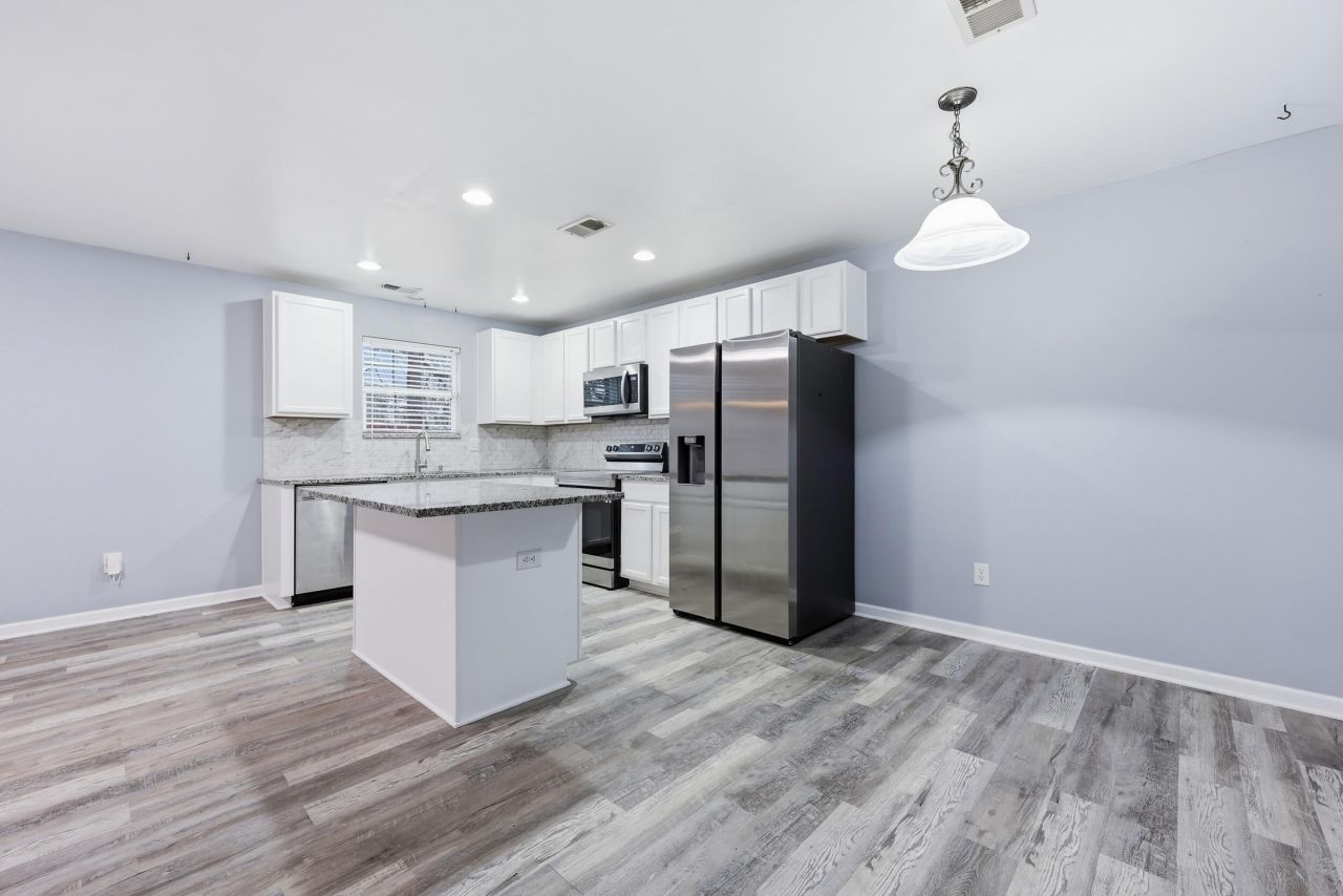 107 Saint Charles Way Photo 10