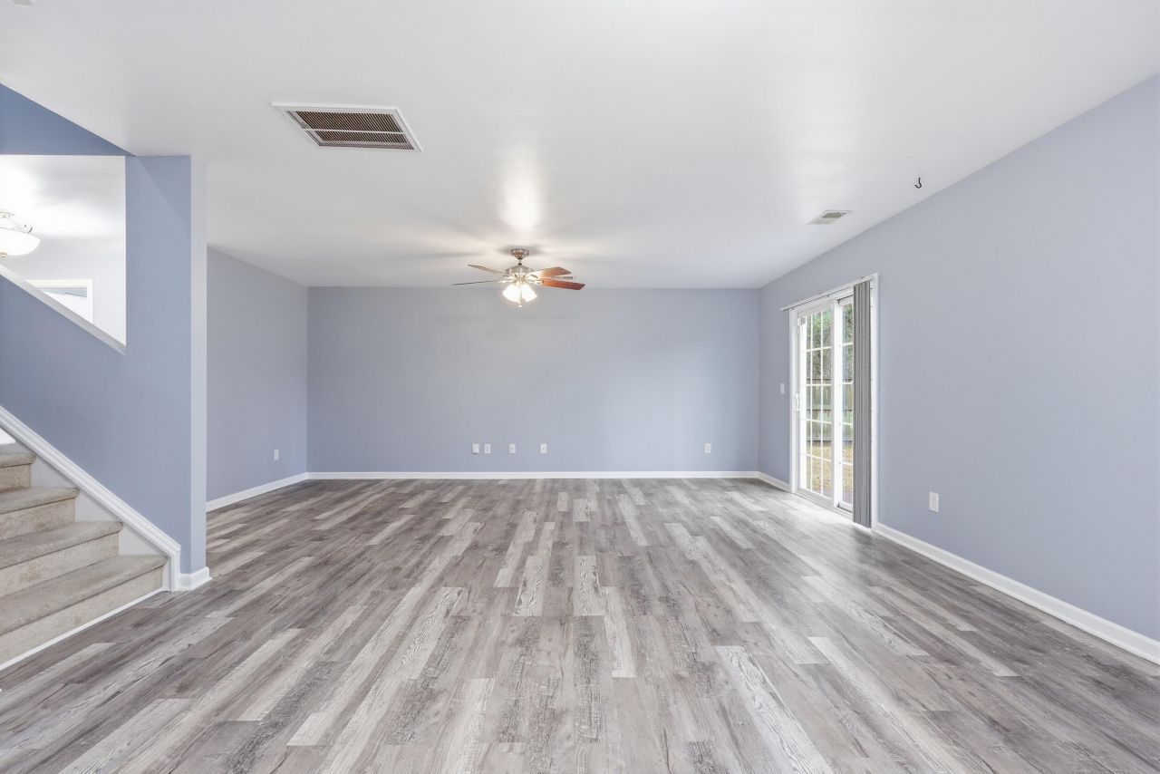 107 Saint Charles Way Photo 4