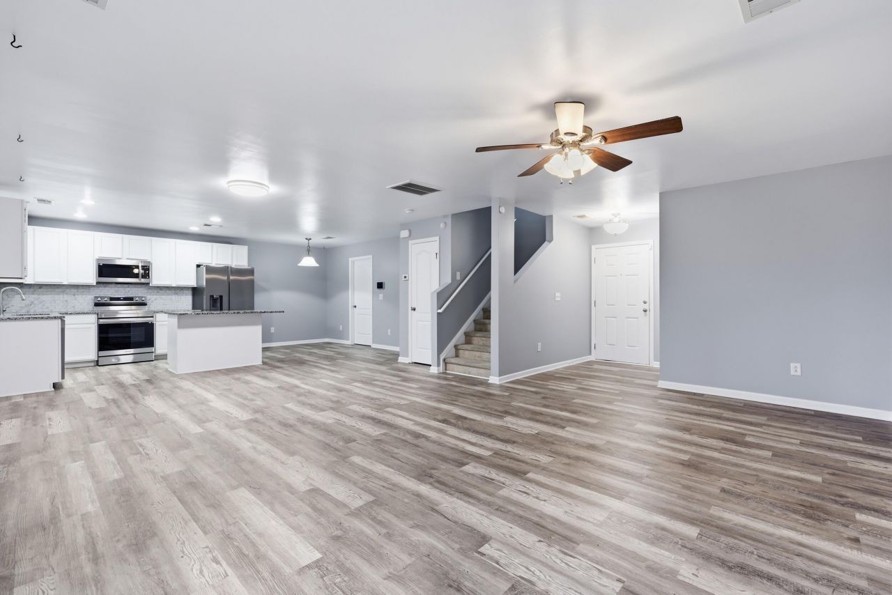 107 Saint Charles Way Photo 5